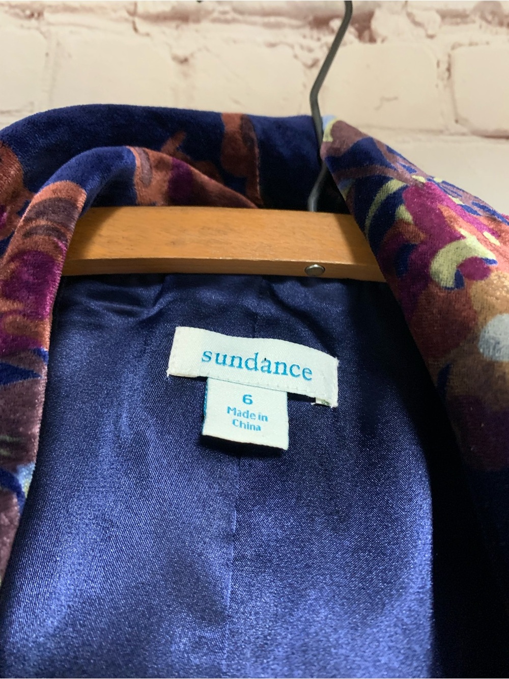 Looks New! Sundance Blue Floral Velvet Lined Blazer Size 6  38” $228 - Picture 4 of 8